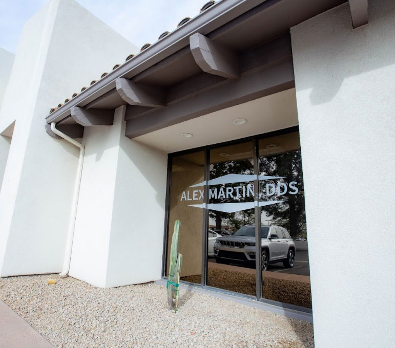 front view of the dental office Alex Martin, DDS in Scottsdale, AZ