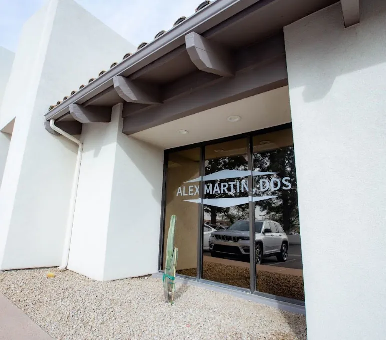 front view of the dental office Alex Martin, DDS in Scottsdale, AZ